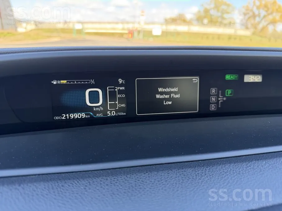Toyota Prius IV, 2017, фото 8 из 8